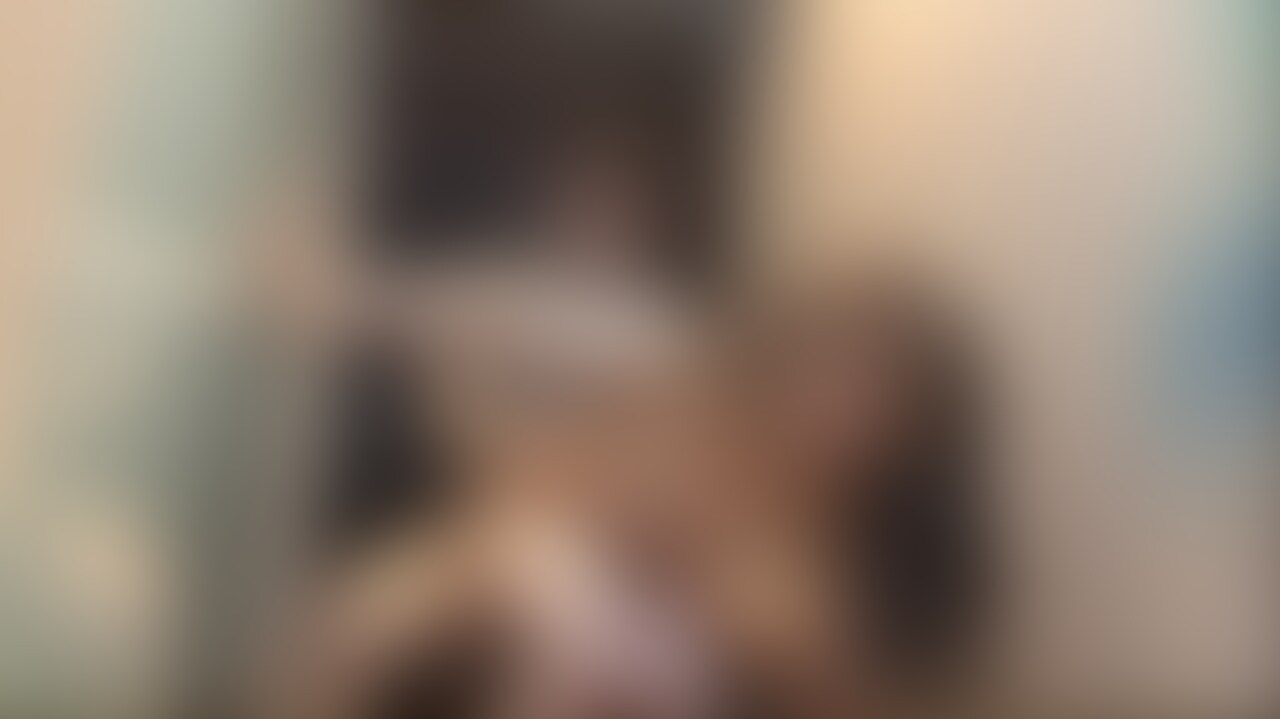 サークル合宿から帰宅したひまりの服を脱がして、ちんこ堪能させた動画です!
夜に何度も「会いたい」「おちんちんほしい」とlineが来てたので、たくさん舐めさせて突きました☺️ (2/2)