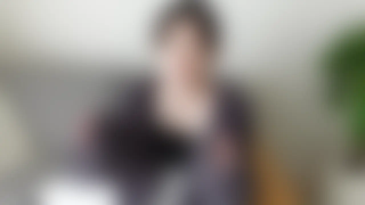 【コスオナ】私が思春期にシてたおなにーです…////💕
当時の帰宅後ルーティン再現…⁈///💕
すぐお〇んこ触っちゃう女の子だったの…////💕
かえったらすぐオナしてた‥
早熟でクリオナだけで留まらず…
えっちな動画を見よう見まねで中いじったりして…////
今思えば、ただえっちの練習しててめちゃくちゃ恥ずかしいです………////
コスオナ…というより当時の完全再現(〃艸〃)💕
想像膨らませて楽しんでください…っ//// (2/2)