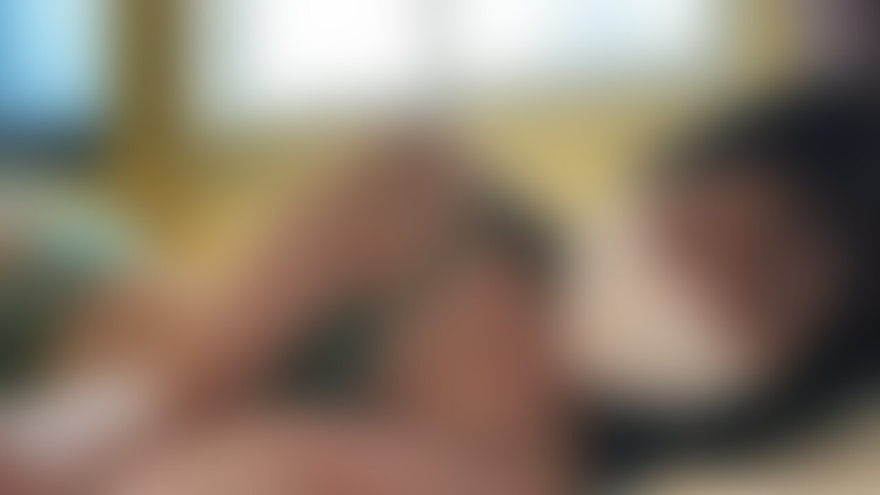 窓際で騎乗位と種付けプレスで愛し合ってる動画です!
後ろからのアングルがおま〇こにおち〇ち〇が入ってると丸見えでめっちゃめちゃえっちいです
抜き差し丸見え!
めっちゃズッポリ!
フィニッシュは種付けプレス
危険日なので体の上にたくさんかけてもらいました❤
出した後もおとこの潮吹きさせたくて亀頭責めがんばったけど🍌さんが悶え苦しんだだけでした笑
オマケにわたしのちっぱい乳首をいじいじしてるシーンが珍しく長めに入ってるのでちっぱいフェチの方にもみてほしいけどはずかしいからあんまりみないでほしい
でもみてね❤ (2/2)