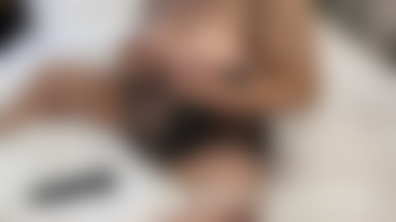 Vol.23 ランジェリーでオナニー、電マでイキまくり Masturbation in lingerie, orgasm with electric massager
Vol.23 黒いランジェリーでマンコをグリグリ、電マでクリをグリグリ、何度もイキまくり。5分02秒の動画。Her pussy is pounded in black lingerie, her clitoris is pounded with an electric massager, and she cums over and over again. Video of 5 minutes 02 seconds. (2/2)