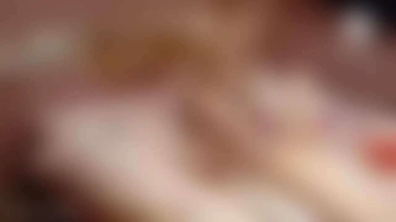 意識飛んだり絶叫したり、エビ反りしたり…
キスだけで力抜けて崩れる、超敏感イキすぎバーテンダー31-36
四つん這いでのこのバイブもヤバそうね。寝バックでグイグイ。足曲げると中がピーンッとしてしっかり。そして触手バイブもバックで乱れております。「中がずっとヤバいです」でしょうね
NO3バイブ。スイッチ入れたり向き変えるだけでイクッといい反応。ならこれで動かすと「ダメこれダメ」
エビ反りになってめっちゃ動いちゃうから僕の膝に乗せてしっかり持ち上げて引っ張るとおしっこ漏れそう。
左手伸ばせないならこっちから引っ張りに行くよ?体曲げるからヤバくなる。
案の定「さっき手伸ばしとけばよかったー」「ごめんなさいー」でももっとヤバいのはこれでクンニのおもちゃよね。お腹がおかしくなってずっとイッてる。いつまでもイキ続けられるかな?笑
手を引っ張るために吸うやつ自分で当ててもらってます。
中好きで触手バイブでかき乱されるのも好きだからマシーンなんて好きじゃない?最速結構できてすごいやん。イボイボアタッチメントも。
クリを挟んで震わすバイブなのに中にしただけで反応してます。クリに当てるとやばいよね。中は回転ピストン。クリはまだ吸うやつと違うヤバさよね。中イキしてます。上からどうぞ!「イクイクイク」
舌先バイブは奥、クリヤバいー。無言で無表情の僕。足上げて膝に乗せてクリに電マ。足しっかり持ってくれてるから助かります笑
中めっちゃ締まってバイブのピストンがしっかり伝わってきてます。
中グショグショなん?
一瞬意識飛んだ?いいですねー
マシーンずっと中イキやん笑
電マのパワーを中に。クリは電マよりピンポイントのだからよりヤバくなっちゃうかな?笑
吸うやつつけてエビ反り (2/2)