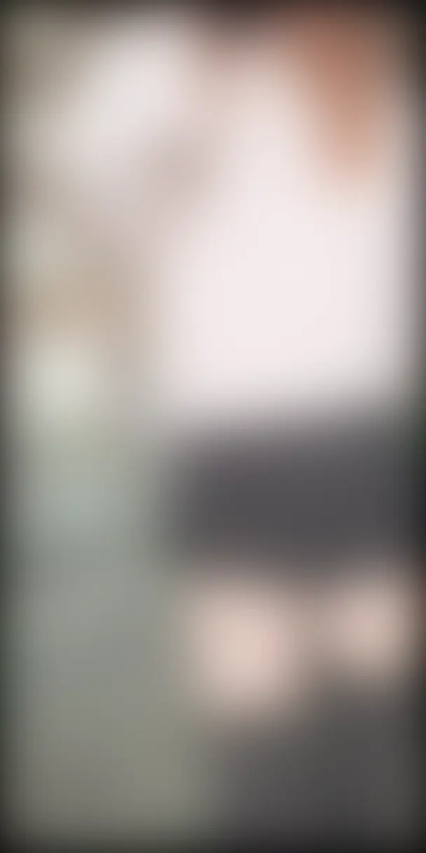 お尻が見えるミニスカで街散歩🩷 sample 1