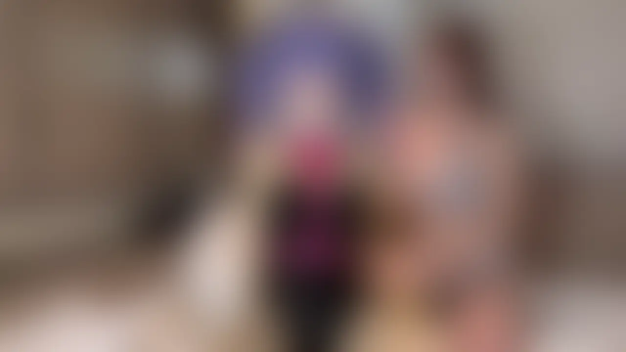 着ぐるみマスクをした女装子がS女様に手コキ責めされます (2/2)