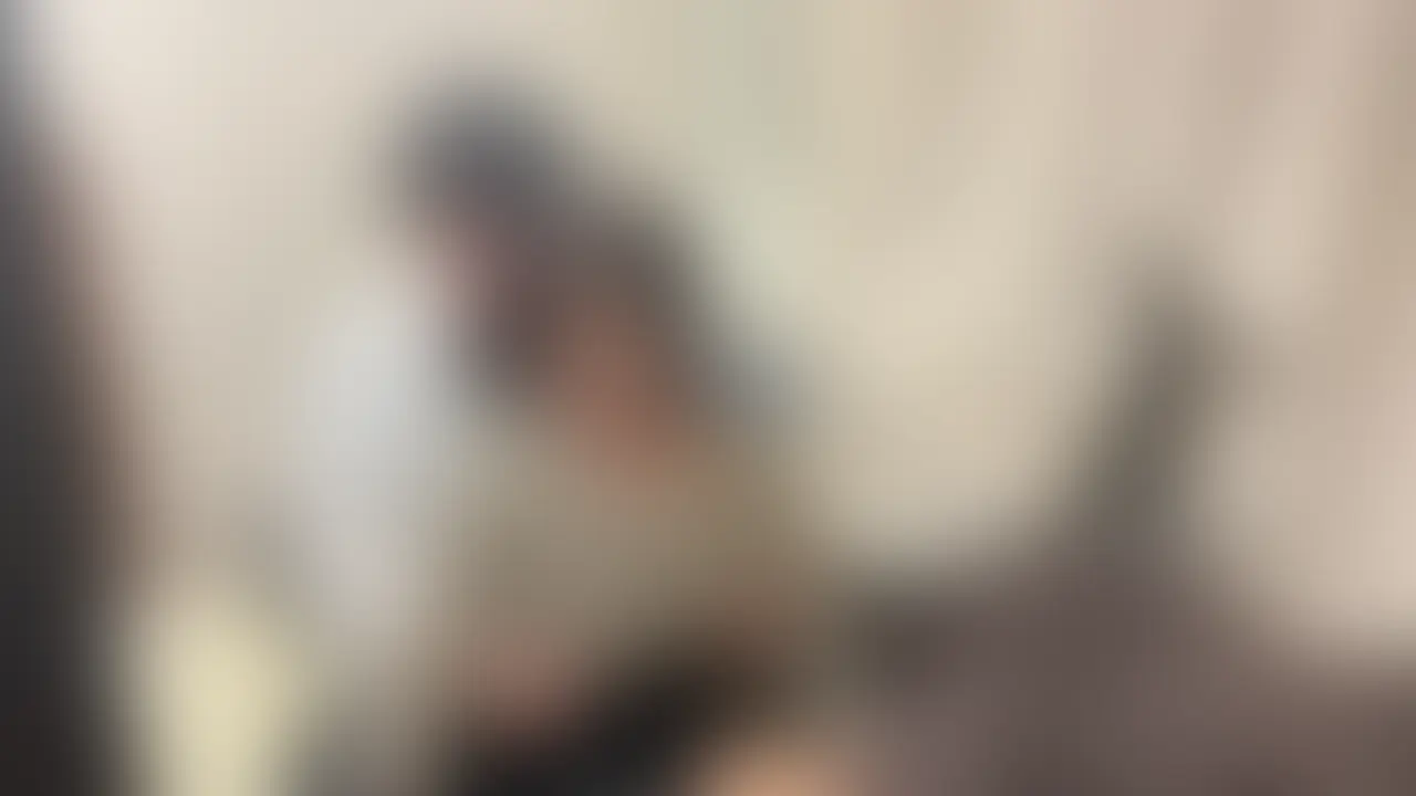 いいねしてくれた方に抽選でDMにて動画をお送りいたします。
ギャルJD、初めてのカメラに従順対応 ― 密室撮影。
「え、ホントに撮るの?…まぁ、いっか♡」
軽く笑って見せたけど、どこかぎこちない表情。
慣れてる風なのに、カメラを向けられると目をそらす――
そんな“初めて”の空気がたまらない、ギャルJDの従順撮影、始まります。
ギャルだけど、ちょっと緊張気味。
派手な見た目と裏腹に、カメラ慣れしてない初撮影。
露出が進むにつれて、声も小さくなっていく彼女が愛おしい。
個室の密室でこっそり進行
この部屋だけは別世界。
2人だけの秘密が静かに撮られていく。
言われたことには素直に応じる従順さ
「こっち向いて」「そのまま脱がないで」――
照れながらも、全部聞いてくれるギャルのギャップが刺さる。
作品に出てくる女性は全て一般の方でございます、他の作品で見ることはございません。
※素人さんですので特定や詮索はしないようにお願いいたします (2/2)