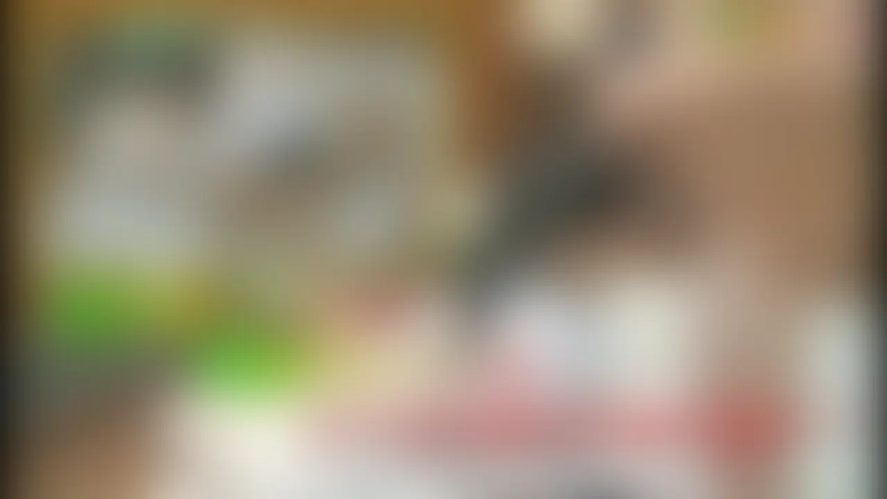 またまた登場の18歳合法初代ポニテ娘
制服姿で色んなポースを撮影されパンツを見せて撮影とか
そうしたら僕の孕ませチンポ君が我慢できなくなってきたので初代ポニテ娘初めてのフェラチオ!
色々指導しながらのフェラチオもバッチリ撮影!
そしてパンツだけ脱がしたらまだ毛が生えていない?初代ポニテ娘の縦筋オマンコ!
ローションでヌルヌルにし・・・ (2/2)