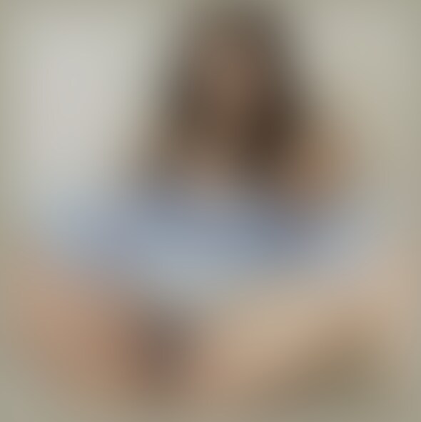 右上の『♡いいね』を押してから見ていただけると嬉しいです🌹
┈┈┈┈┈┈┈┈┈
体温計を使ってカラダのいろいろな場所の温度を測ってみたのですが・・(YouTube動画の続きです)
一番温度の高かった場所が
火照りすぎて大変なことになってしまいました。。。
ひんやりしたもので対処しようとガラスの棒を当ててみたり
中に差し込んでみたりしたのですが・・・
いざ入れてみると硬くて気持ちいい・・・!!
中の温度がかえって上昇しちゃって
温度だけでなく中の圧も上昇して
すぐに最高潮に達して潮まで吹いてしまいました。。
だいぶ過去の話になるので記憶は曖昧ですが
旦那のモノよりも硬くて奥まで届いて気持ち良かったです。。
比べちゃってごめんなさい><
シーツがビチョビチョになるまで何度も絶頂してしましました。
旦那としてこんなになることなんてなかったのに。。。
こんな文章書いてたらまたしたくなっちゃいますね😍
5年以上セックスしていない女が挿入したら・・・
開始3秒で絶頂🐳してしまった動画はコチラです
→https://myfans.jp/posts/fabce06a-5155-40c1-b0d9-d42da2e94bd6 (2/2)