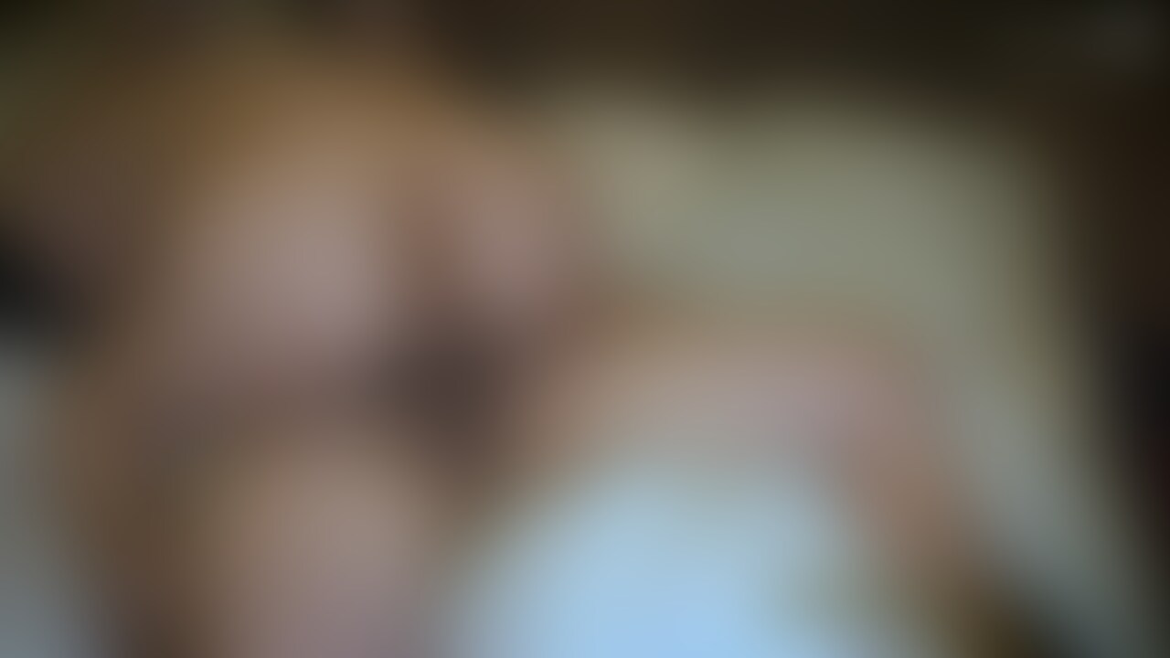 顔面騎乗位。素股してたら生挿入してきたので下から突き上げSEX (2/2)