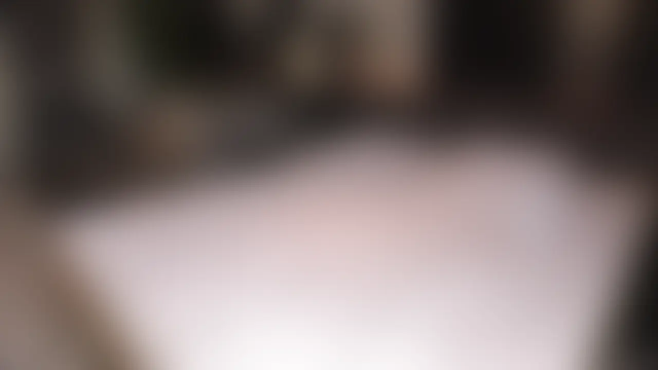 強く抱きしめてくれる力強い彼の腕。
口の中の隅々まで舐めくりまわしてくれる柔らかい舌。
私の深くまで届いて隙間なく密着してくれる長くて硬くて熱いおちんちん。
彼と関係を持ち始めた時は強い罪悪感にさいなまれていたけれど、主人とは比べものにならない程気持ち良い彼とのセックスからのがれられるハズもなく……早く彼に会いたい❤️ (2/2)