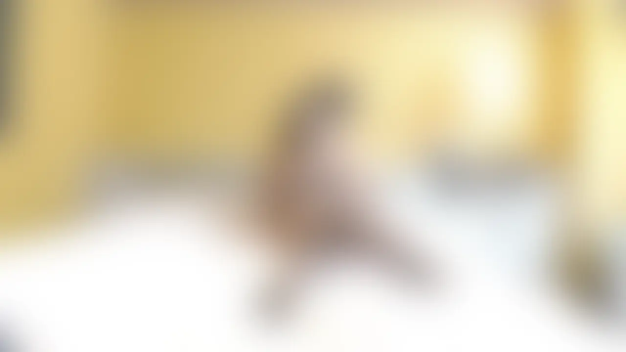 本当に時々ですが主人ともセックスはします。
彼とのセックスの方が遥かに気持ち良いので、主人に抱かれる時にどうしても彼の事を考えてしまいます。
彼だったらここでこんな風に乳首を吸ってくれるだろうなとか、もっと激しくディープキスを求めてくれるだろうなとか…。
そんな妄想が主人に対する罪悪感にもなり、その罪悪感がさらに彼とのセックスのスパイスにもなりさらに彼とのセックスの気持ち良さに拍車がかかります。 (2/2)