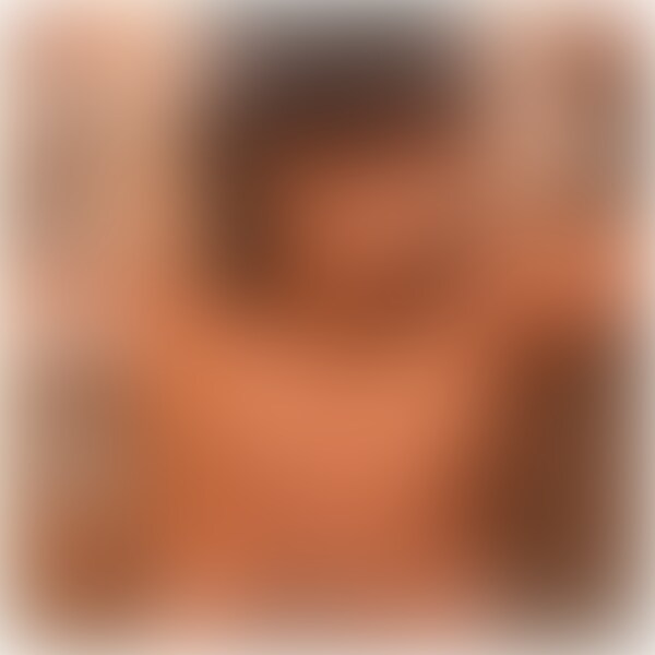 本編とは別アングルです💕
本番までの動画となっております!
えっちなオイルマッサージで身体がぬるぬるに・・。
触られているうちに、気がついたら感度がMAX。
そのまま激しいオイルSEXへ突入🚀💕 (2/2)