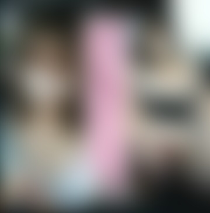 ももちです🍑
みんなぁ~1週間おしごとお疲れ様でした♡
昨日は1日、美容dayでした☺️
ネイルしてもらったり美容院に行って綺麗にしてもらったら凄くモチベーションあがっちゃった(*´˘`*)♥
実はプライベートでは運転大好きで、車の運転も得意なんだぁ☺️今日は美容院のあとドライブがてら公園へ…
今日の動画は…
お久しぶりの車内オナニーを公開しちゃいます。。
最初は緊張と不安で心臓バクバクだったけど、気持ちよさには勝てなくて、、ひとけの少ない駐車場で大胆に、おまんこ広げてぐっちょり…くりくり……ヴヴヴヴヴヴ…///////♡
なんか背徳感ヤバくて、いつもより声出ちゃってたかも。。💦
車内オナニーって、誰かに見られたらどうしようって毎回ゾクゾクしてスリル満点なんだけど、本気でリアルな自撮りだからドタバタなのよね🥹՞
だから、アングルとか手ぶれとか酷いかもしれないけどごめんなさい。。でもこれがももちのリアルです…㊙️💦
こんな変態な姿を見てください…
って、カメラに向かっていっぱいいっぱい気持ち良くなっちゃった。。
週末のオカズにして貰えたら嬉しいっ🥰🥰
動画は縦動画の16分です (2/2)