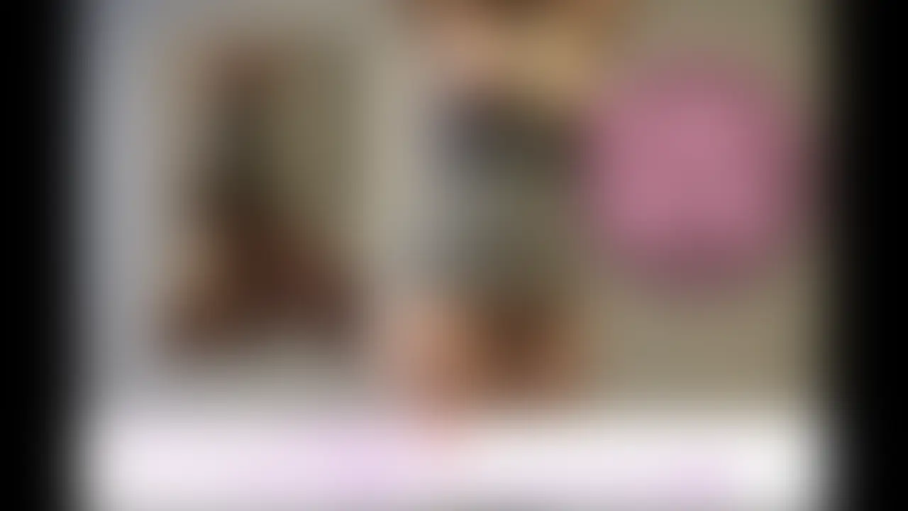 こんばんは🌙
今日もセックスしてます❤️
今回はデカパイ妻にタンクトップを前後反対に着させて乳丸出しでセックスしました😁
今回ももちろん避妊なしの中出しセックス!!
普段セックスするだけでは見れない陰毛からしたたる精子がエロいので是非見てください😘💕
セックスを楽しむスケベ夫婦を見てもらえたら嬉しいです💋
この動画は両方のプランで見れます🎥 (2/2)