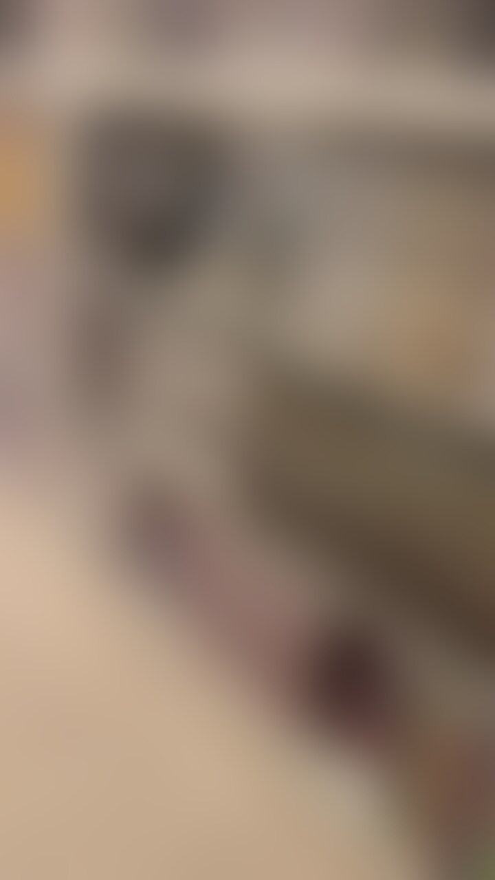❤️押してから動画みてね❣️
ネカフェに行ったら本棚で入れ替わり立ち替わりで4、5人くらいから痴◯された動画です🥹
色んな人から触られたり後ろからおちんちん押し付けられたりしてすごく興奮した、、、
次回...このあと個室で立ってオナニーさせらた動画載せます🥹
顔出しプランの方では顔出しします🥹 (2/2)