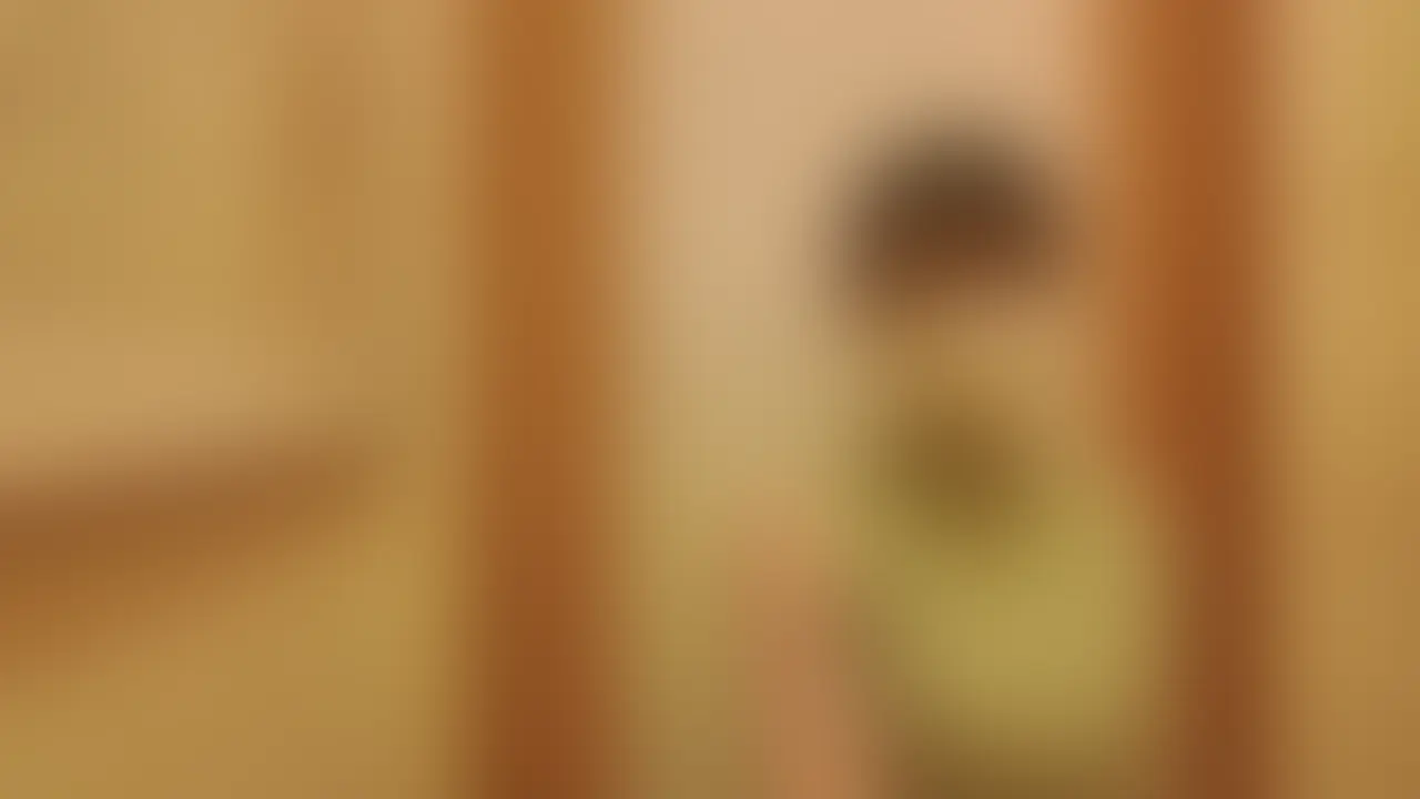 翠、リモバイドライブであそこがいらいらしちゃったから道で拾ったおぢさんを近くのラブホテルに連れ込んじゃった///
ラブホの扉を開けたらすぐおぢさんのおちんちんにいたずら(/ω\)
おちんちんにいたずらするだけじゃ物足りないから部屋にベットに座ってもらい、おちんちんを再度ぱくっ
まだ翠の中におもちゃが入っていることをおぢさんが気付いてパクパクしている時に動かしてきた(◎_◎;)
動かすだけならまだいいけど足でお腹の上を押してくる😵2回もいっちゃった(/ω\)(/ω\)
我慢の限界になって押し倒し、上からおぢさんと合体しちゃった。。。やっぱりおちんちんの方が気持ちいい。。。
おぢさんが「はい」って渡してきたものは持っていたカメラ
下から突かれているのに自撮りしちゃったよ///見てくれてるみんなから見たら翠の事撮影しているみたいだね。。
正常位で突かれている時マスクでいるせいか鼻声になっちゃって喘ぎ声よりこっちの方が恥ずかしい///
おぢさんも翠の中が気持ち良かったらしく暴発しちゃった(* ´艸`)
でもまた翠がぱくってしてあげたら元気になってた笑
最後はお腹に2発目。。。暖かったな。。
🕒 ぱくぱくシーン:0:00〜9:20
🕒 えちえちシーン:1回目 23:23~、2回目 25:12~ (2/2)