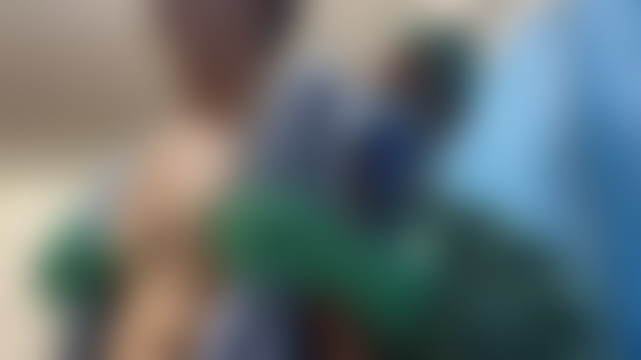 朝比奈医師の手術着動画です。
患者を立たせての乳首、性器診察。
浣腸
アナルスコープ
性器検査
手術用手袋による手コキ (2/2)