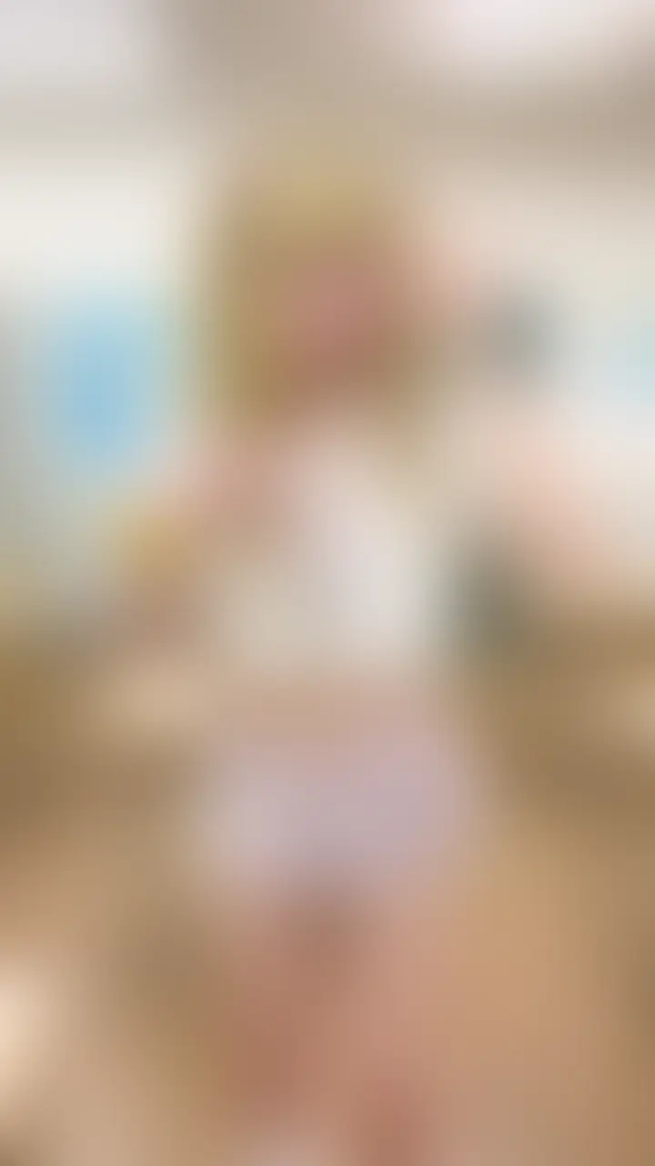 画像もダウンロードできます❣️
【-勃起したら即退学！？💕- 性処理係のあーしがえっちの知識ぜ〜んぶおしえたげるっ💖】

キミは、本当のアメスクギャルを見たか​───！？💕

アメスクギャルのつなりんチャンのエッチな誘惑に耐えて無事卒業できるか・・・！？💕
──それとも、誘惑に負けて勃起して即退学！？💕😍

超〇〇級えちギャル金髪少女つなりんは肉欲に疼いてしまい、
学校中の生徒の性欲処理係を自主的に担う日々……❤️❤️

動画で毎週個別にセックスレクチャーの指導と称しかなりギリギリドアップなおま〇こくぱぁアナルひくひくオカズ動画を、全生徒に送り付け、オナニーのお手伝いから始まり・・・お次は・・・！？❤️❤️❤️

実技指導！？❤️
モチロン！性処理係のつなりんチャンに、えっちの知識ぜ〜んぶ教えて貰わないと！❣️❣️😍
安心して卒業出来ませんから！！！😍❣️

って！？勃起したら、即退学ッ！？🥵💖

エッチな長い舌のドスケべなおクチで
Wチ〇ポをフェラ抜き😍❣️
学校のギシギシなっちゃうあの机で・・・禁断の教室エッチ！！❤️❤️😍
・・・キミは生徒たちが次々に行列に並ぶ中、
みんなに見られてエッチできる勇気は、あるか！？❤️❤️

かわいいアメスクギャルのピチピチおま●こにゴム無し挿入！！❤️❤️

みんなのアイドル性処理係つなりんチャンにたっぷり中出し射精で快感絶頂！！❤️❤️

何回だって性処理係に性欲をぶつけて構わないんだよ〜❤️❤️？

あっ！❤️❤️ガマンいっぱいしてからイクの、気持ちイイよね〜❤️❤️
って！？性処理係つなりんチャンには全てお見通し！？❤️❤️

アメスク姿のおしり丸出し誘惑ギャルつなりんに勃起が止まらない！！！！！❤️😍

エロすぎっ！！！！！😍❤️
長い舌でヨダレだらだら垂らしてオナニーで天井くらい潮吹きしてるの見せられて、ガマンできるわけないって！！こんなのー！😍❤️❤️❤️

ジャラジャラ付けたへそピアスも腰のアクセサリーもエロさに拍車をかけている。
まさに絵に書いたようなギャル！！！！！❤️❤️😍

汚れたルーズソックスもだらしないデカ尻にくい込んだピンクのヒョウ柄Tバックも全てつなりんチャンの味方だよ❤️❤️😍

潮吹き、長い舌、すぐ溢れちゃうヨダレ、金髪ツインテール、デカ尻くい込みTバック、短すぎる挑発ミニスカ、アメスク、へそピアス、腰のアクセサリー、パイパンオマ〇コ、ひくひくアナル、かわいい喘ぎ声、イキ顔、擬似中出しでもよーく解るとろーり液体垂れオマ〇コ
全てのフェチに刺さっちゃう作品になりましたッ！！！🥵💦❤️❤️❤️

是非見てくれたら嬉しいです！😍❤️❤️

画像564枚
動画25分
2.84GB (2/2)
