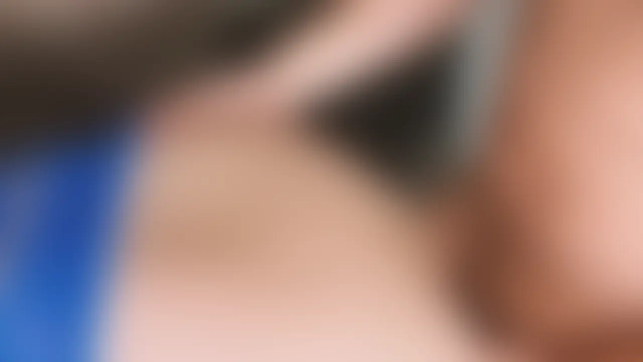 ✨️同じ職場の同僚と密会セックス後編✨️
お互いお仕事も落ち着いてきたので久しぶりに2人きりで密会❤️
用意してくれたセクシーな衣装に興奮してますね✨️
私も軽く触られただけですぐに濡れちゃってますね💧 (2/2)