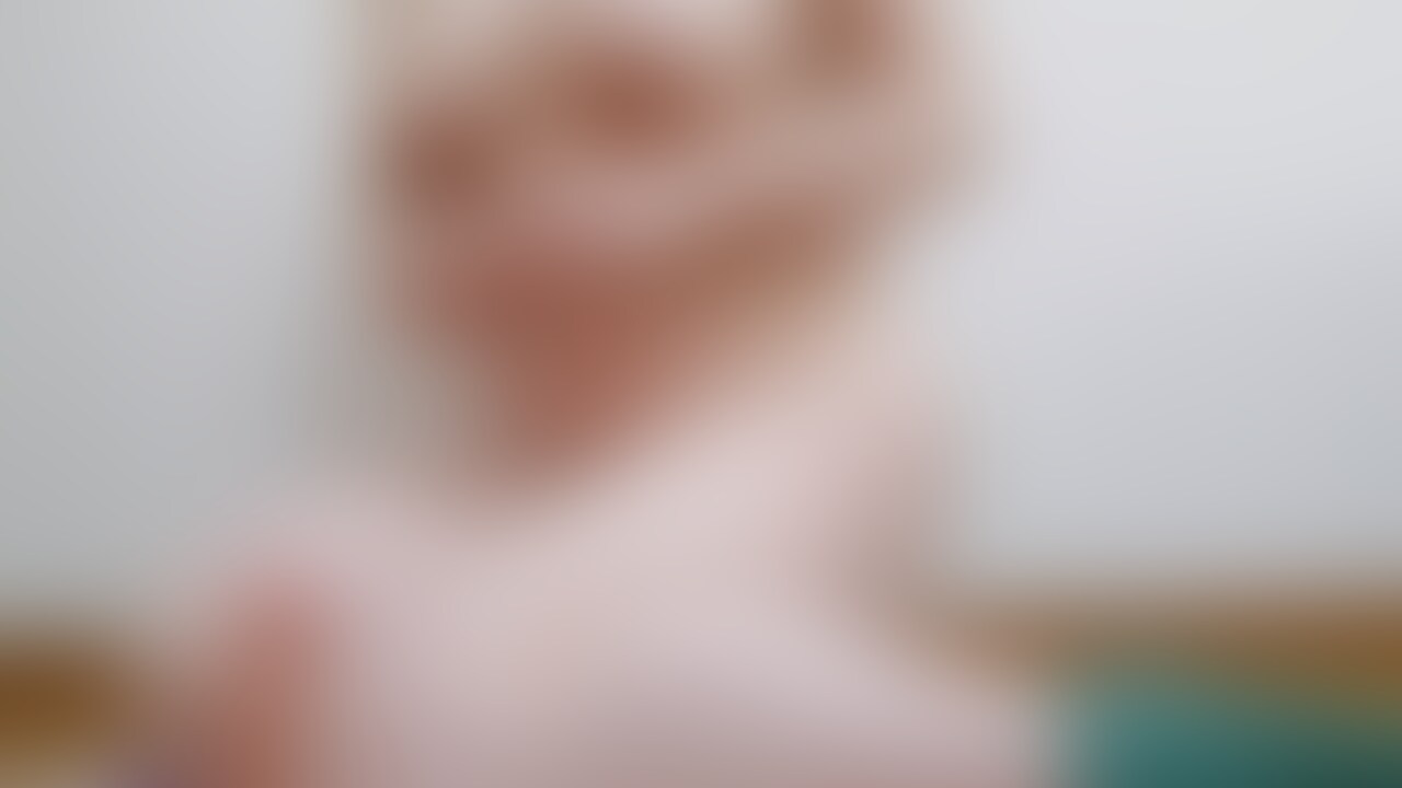 全裸でディルド(〃∇〃)
靴下に愛液付いちゃった🥴見える？？🩵 (2/2)