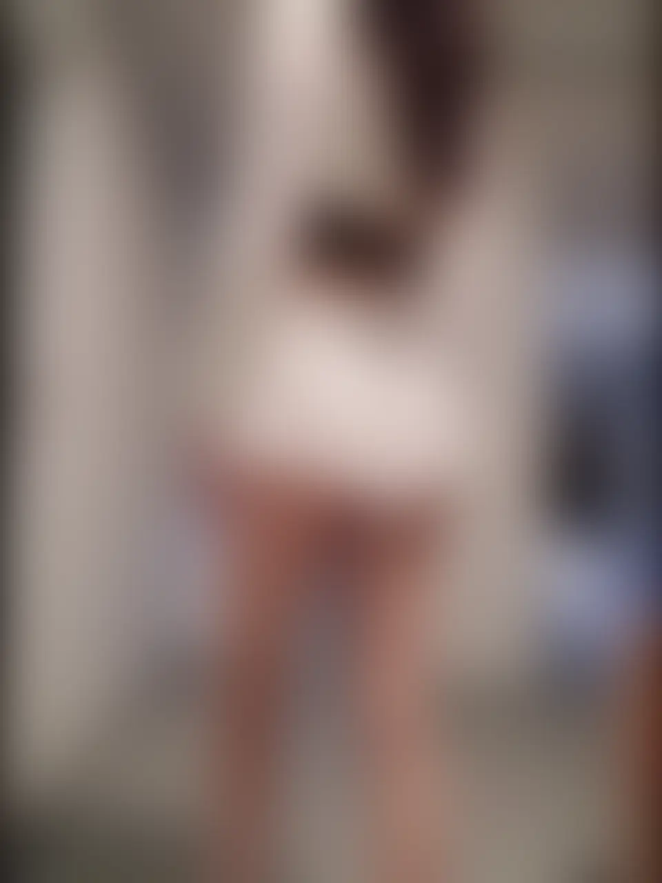 ミニスカからお尻。。。恥ずかしいです。。。 sample 1