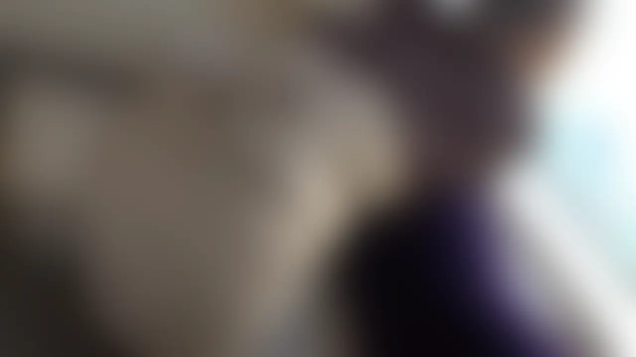 21歳の天然Gカップ女子大生と発見しました～！！見た目は正直素朴でかわいいし、おっぱいが大きそうな感じも全然しないんだけど、脱がした瞬間からギャップの破壊力がヤバいです！！脱いだ瞬間「ドドン！」って効果音が脳内再生されるレベルのメロン乳が現れて一気にテンションMAX！！童顔正統派爆乳で、これはマジで超貴重な組み合わせですよ！！

前戯の手マンや乳首舐めだけで感じまくって、パイズリもめちゃくちゃうまい！しっかり挟んで奉仕してくれるその様子は、可愛いのにエロさ全開です！バックや寝バックで奥まで突っ込んだときのとろけた顔つきも最高すぎて、何度も見返したくなります！

胸にぶちまけた後にお掃除フェラまで披露してくれて、巨乳好きじゃなくても絶対誰でもハマると思う女の子です！！ (2/2)