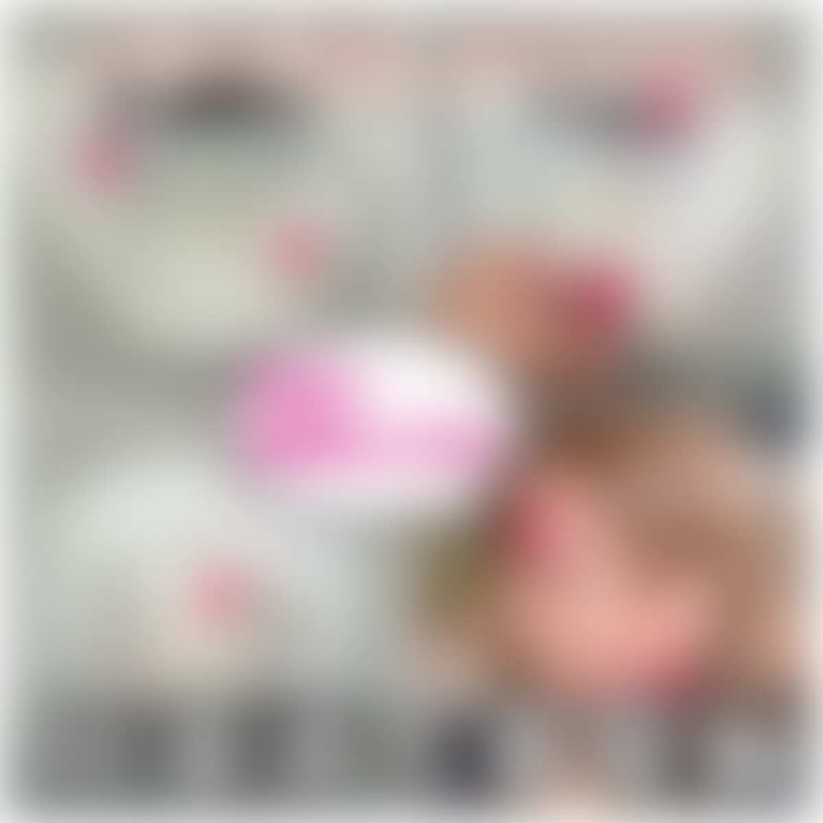 長年弊社で働いてくれている人妻社員のさらさん。
何か問題があってもさらさんに相談すれば解決してくれる頼もしい存在で、社内でも人望があります。
38歳になっても昔と変わらない綺麗さ、逆に私は年をとればとるほど彼女は綺麗になっている気がします。
さらさんが急な出張用に女子休憩室に置いている置き下着にも長年、何回もお世話になってきました。
綺麗に歳をとっている人妻の下着を自分の精子で何回も汚すことが出来ているのが幸せです。
今回も無駄な残業をし社内の人間が全員退社したのを確認した後に女子休憩室に。。。
さらさんの保管場所から下着を取り出し、女子休憩室のテーブルに広げます。
花の刺繍が入った綺麗な白のパンティー。
派手さの無い落ち着いたパンティーは人妻には良く似合うデザイン。
そしてさらさんのオマンコが触れていたクロッチにはおしっこやオリモノがシミ付いて出来た黄色のシミ。
仕事に家事に毎日頑張るさらさんのマンコから出た分泌液がシミ付いているんだね。毎日頑張っているから黄ばむのもしょうがないよ。。。
変態的思考の中でガチガチになった肉棒を取り出し、人妻のパンティーに擦り付けます。
旦那さんとはセックスしているの?
旦那さんがセックスしてくれないなら、私がさらさんの汚れたマンコをたっぷりクンニするよ。。。。
自分勝手な妄想をしながらたっぷりとさらさんのパンティーに自分の肉棒の匂いを付着させる私。。。。
ダメだ、イクよ!!!
ドロドロの臭い精子をさらさんのオマンコが触れていたクロッチに大量にぶっかけ。
最高だったよさらさん。。。
これからもずっとこの会社で働いてね。 (2/2)