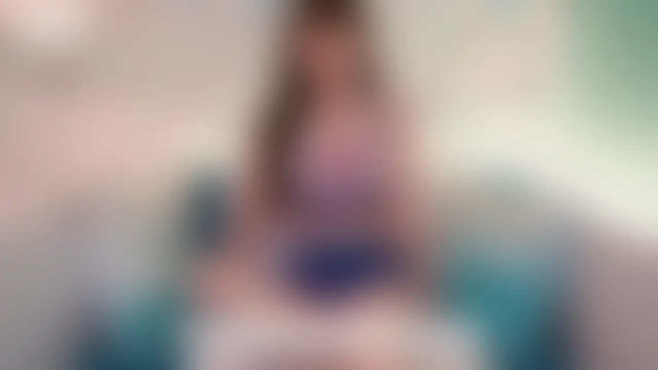 右上の「いいね💕」を押してから読んでくれたら嬉しいです🥹
※顔出し動画はこちら
https://myfans.jp/posts/738d4006-ef71-400e-9a57-29d557f12f46
こんにちは、あかりです🐣
今回は、チアガールのコスプレをしたまま、
電マでオナニーしちゃいました…🫢✨
ふわっと広がるミニスカート、
ピタッとしたトップスに包まれた胸元。
鏡を見て「ちょっと元気出ちゃうかも」って思ったのに…
電マをあてた瞬間、
応援どころか、自分のカラダがどんどん熱くなっていって──。
ピクッ、ピクッ…って
自分でもわかるくらい感じちゃって、
声を押し殺すのがどんどん難しくなっていって…
最後は、ユニフォームのまま
ビクビクって、昇天しちゃいました🫣
可愛いだけじゃ終わらない、
“乱れていくチアガール”の姿、
ぜひ見届けてください…♡
感想やDMもいつでもお待ちしてます!🥰
あかり🐣 (2/2)