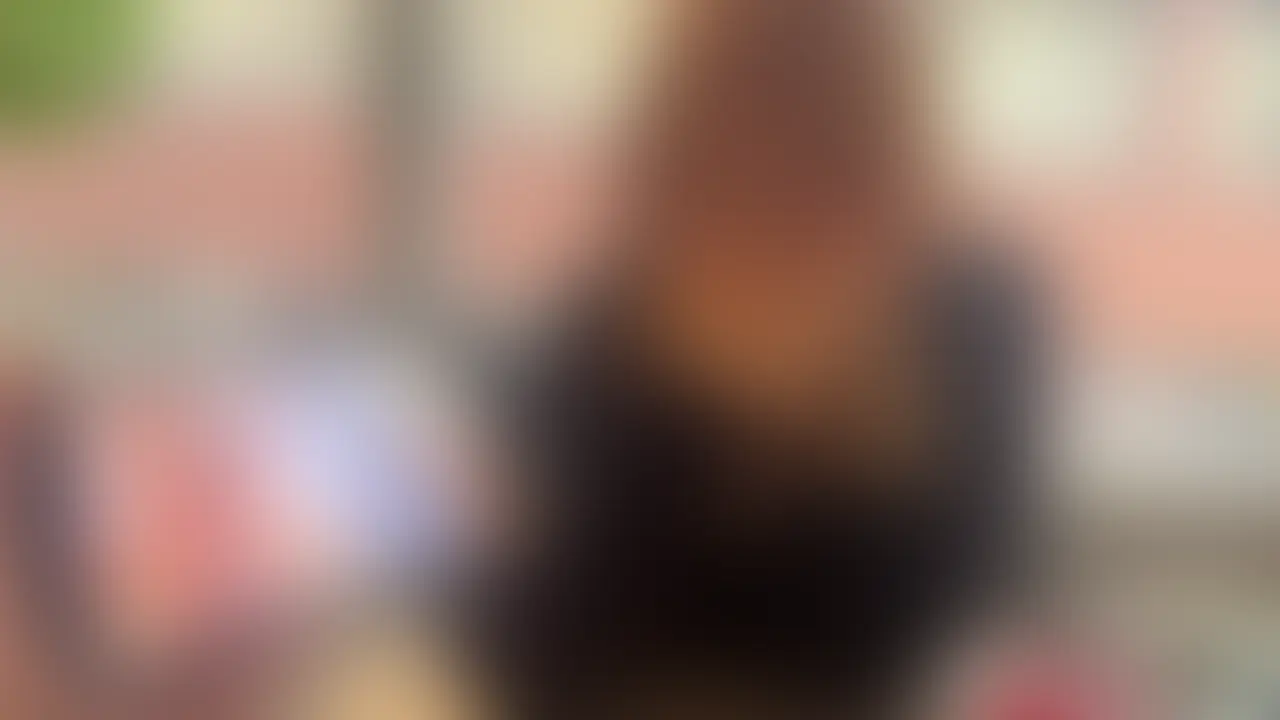 【前編|限定公開㊙️】前編|有名美容クリニック看護師のJちゃんと本能剥き出しセックスで無抵抗中出し ※限定作品なので予告なく削除
いつも僕の脱毛をしてくれる看護師さんと仲良くなったのでデートに誘っちゃいました。
都心でビアバーデートして色んなビールを飲んでいたら…お互いに結構酔ってしまいまして…笑
そのままホテルに行き、ほろ酔いドロドロセックス。服を着たまま部屋の玄関で求め合っちゃいました。。。
シャワーも浴びずに玄関で生ハメ交尾。本能的に求め合う濃厚セックスしちゃいました。その後は、メイド服コスプレさせて、拘束したり、ソファに縛り付けたり…たくさんイジメ倒しています。。。
普段はクールで業務を淡々とこなすシゴ出来看護師さん。酔ったら可愛い姿や獣のように喘ぐ姿、ありのままをカメラに納めました。
そして、、、
こちらは前編。
後編の公開は後日アップしますのでお楽しみに。
そちらはもっとドロドロ交尾。この話はまた後日に。。 (2/2)