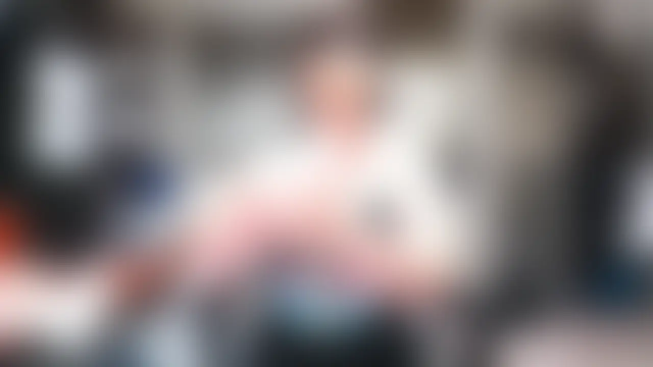 モザイク処理されてますがカメラがアソコに近づき過ぎで恥ずかしく余計に興奮しちゃって❣️
お尻までウズウズしちゃいました😍
カメラマン(旦那)に入れて貰ったので入れるまでの動画になりますがこの後、お尻でもいっちゃって‥
お気に入りの椅子が大変な事に😅
前でいッてお尻をおねだりしてる様子をご覧下さい。 (2/2)