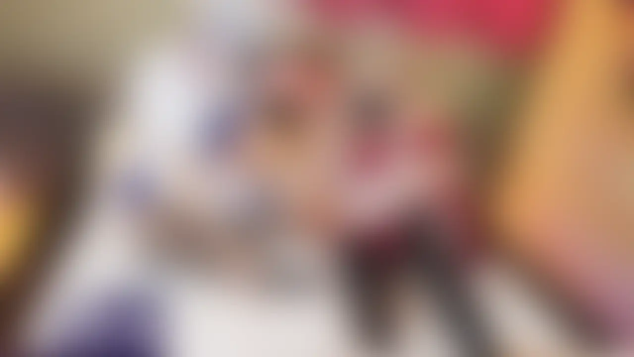 裏紅魔館で尽くすレノンですが、夜な夜な咲夜さんに呼ばれては穴の具合だったりその他もろもろを確認されています。
以前に比べて太いものも慣らしなしで受け入れるようになった姿を見せ、メイドとしての嗜みをチェックしてもらいました。
内容
・睾丸マッサージ
・極太ディルド出し入れ、メスイキ
・開脚、オナニー指示、手コキ
※全域でラテックスグローブ着用、声あり(一部ない部分あり)、射精はこのパートでは禁止されています。 (2/2)