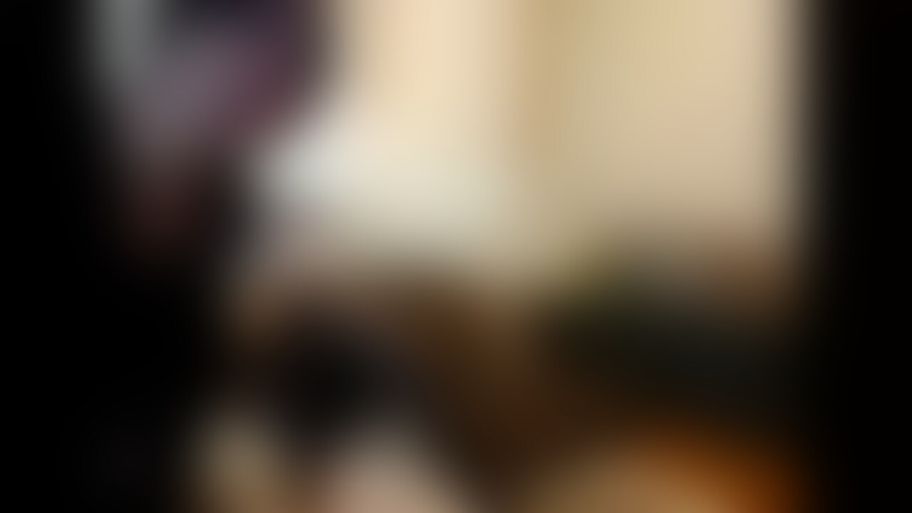 【人妻○○○記録 聖子 12】
全身アミタイツのコスプレ。
手マンから聖子の乳首弄り、そして聖子のバイブオナニー。
その後私のアナルを舐め回す聖子。
挿入は対面座位、バック座位、正常位でゴムをつけてのフィニッシュです。
こちらはいつものスマホ撮りですが、それとは別にハンディカメラの固定撮影をテレビに繋げて、大画面にて聖子の恥態を写しながらの羞恥プ○○○○○を実施。
自分のあられもない姿をテレビ画面に映し出されて身悶える聖子。
恥ずかしさを感じながらも興奮は隠し切れない様子でした。。。
2017年 11月 09日 製作 (2/2)