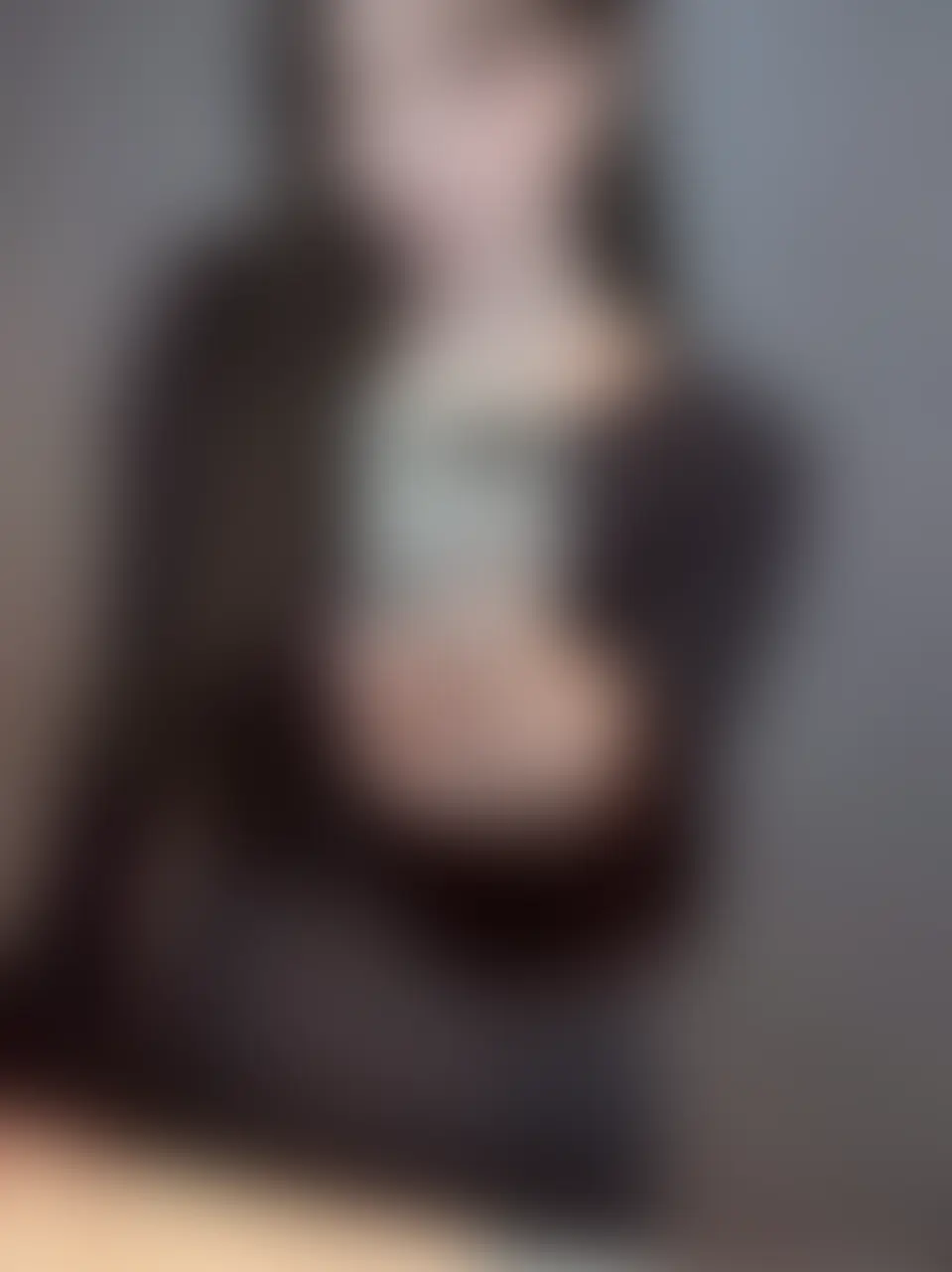莉緒💍一児の人妻「目出し写真です…！！！👦👀💦 参観日のお洋服！👦指怪我してる…（ ; ; ）笑 明るいのと暗いので迷ったけど着いたらお母さんたちみんな明るかったし結構派手だった」の投稿サムネイル