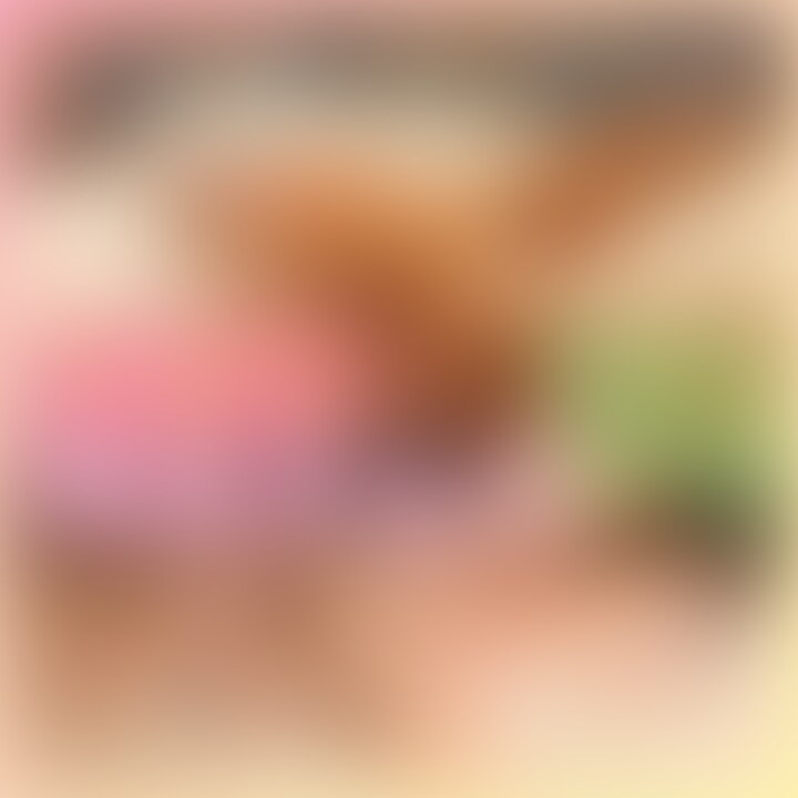 生意気M女が2回目の出演。久々のセックスに欲求不満気味で撮影開始からテンション高め!〈本編1時間50分〉
下着越しに手で🌰触るだけででカラダがビクつく敏感っぷり。ロータをそわせると下着が既に濡れまくり。クンニ中も体をのけぞらせながら開始早々に3回も🌰イキ。
〈本編概要〉
・本人希望のおもちゃ責めでは○○○と足枷で逃げられないようにして中イキ耐久も〈吸うやつ〉挿入するだけで速攻で中イキ。。
・下半身を上下に揺らしながら悶えながら間髪入れず中イキしまくり、10分そこらでリタイアしちゃう雑魚マンコっぷりを発揮。
・本番シーンも挿入するだけで膣痙攣を起こし喘ぎ散らかす始末。
・「もう無理っ!」とか言いながら4回にわたる追い打ちピストンも受け入れ、完全に快楽に負けて生ハメ挿入も許してしまうドMっぷり。
バチボコセックスにドハマりしMペットに成り下がる一部始終をご覧ください。 (2/2)