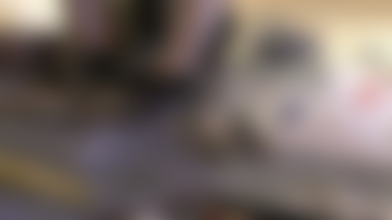 高画質復刻版　アイドル級美少〇のハイヒールでジオラマクラッシュVOL２
本格的な趣味のフォロワーさんと
なんと２５万円の高級ジオラマを制作、完成後に惜しげもなくめいちゃんに踏み潰してもらいました。
今度は両足で倉庫を踏み潰し、屋根をヒールで上手に突き刺し、その上に踏み乗り潰していくめいちゃん。
それでも残骸が残っているとハイヒールの底で、ヒールで、何度も勢いよく踏み降ろしてグチャグチャにしていきます。
ビルも足で蹴り倒し、体重をかけて凄い音をたてて潰されていき、電車は壊れないと言っては踏みやすい位置に持っていきぶっ潰します。
可愛い女の子の激しい踏み潰しを高画質で堪能できます。 (2/2)