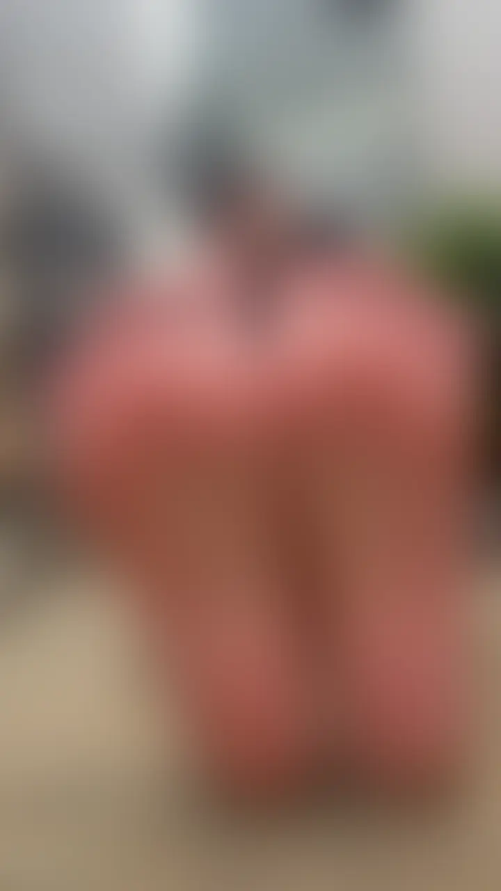 パンチラ有り!脚長美女24cm超激弱足裏くすぐりグーパー!5分14秒
グーパー28秒撮影してます!
くすぐりは少し触っただけでピクっとなるレベルで「もう限界限界」と言いながら時折パンチラしていました!
ツイッターでご要望やリクエスト承っております!
ID:FDksgr3 (2/2)
