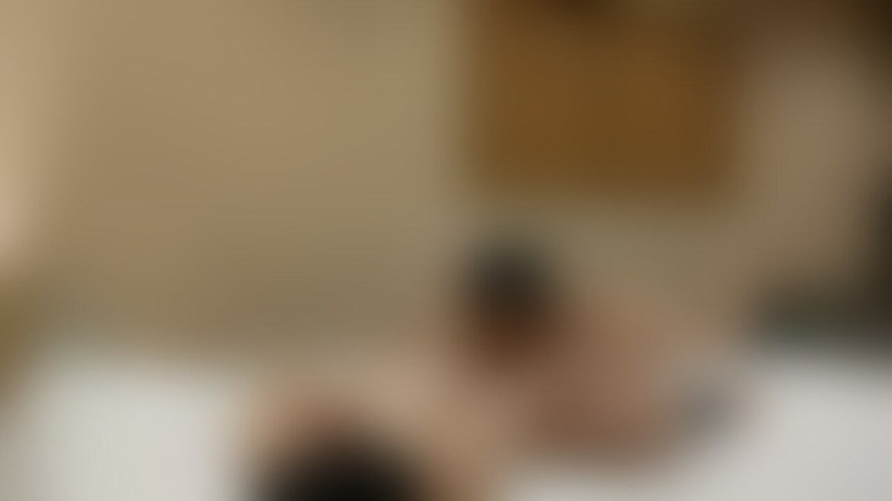 新シリーズ始まります。（2）
私が出張で３日間いない時に悪友と妻が会って悪友の企みで妻と私が電話で話してる時にいたずらするからと伝えられ普通の会話をしながら電話の向こうの状況にドキドキしてました。
電話しながら悪友からいたずらされ妻の様子をご覧下さい。 (2/2)