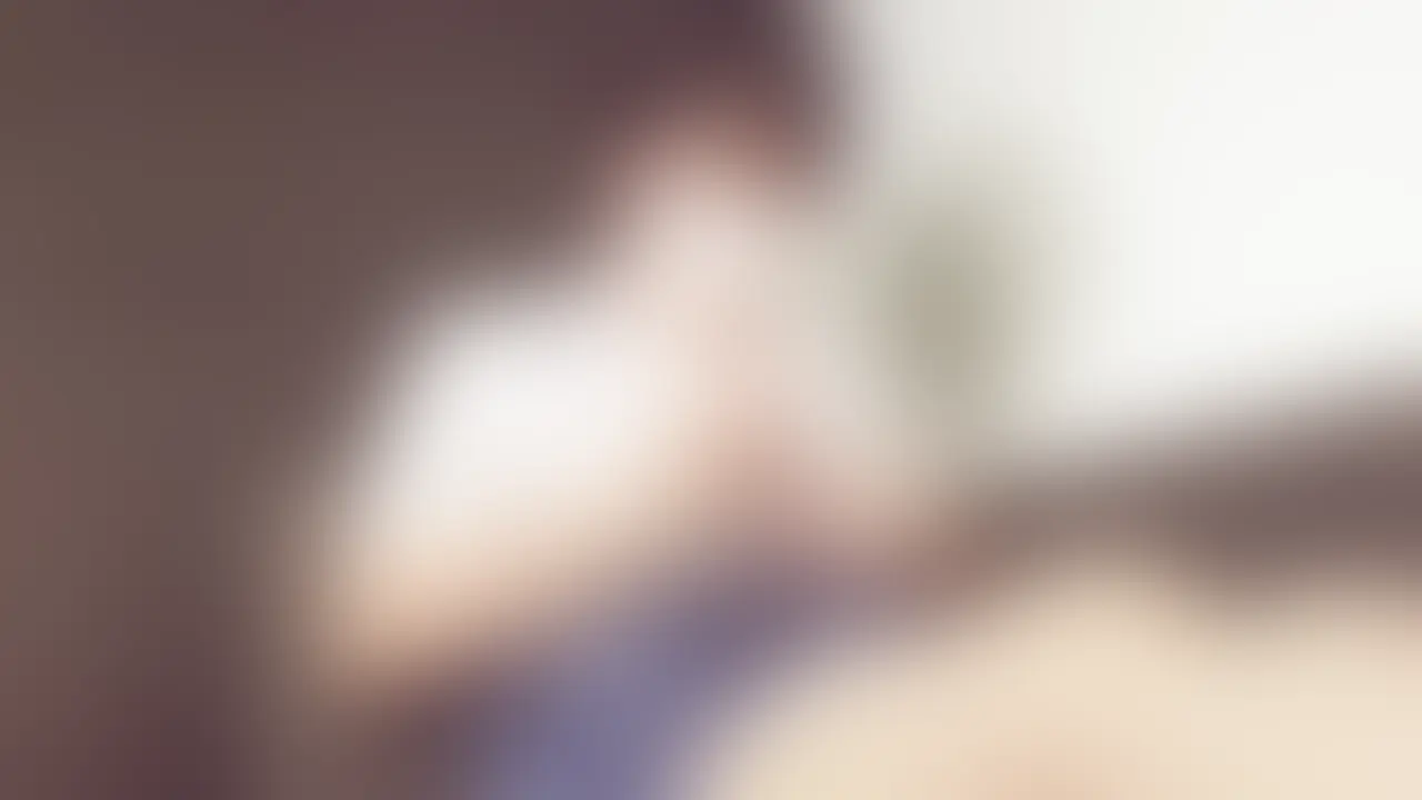 [sachi 妄想#004] 服を脱いだあとに残る、静かな時間


sachi、25歳。
介護職として働く人妻。

制服を脱ぎ、
誰の役割も背負わない状態で過ごす、短い時間。
視線を意識することも、
何かを演じることもなく、
ただ静かに呼吸を整えている。

旦那に内緒で続けているこの撮影は、
彼女にとって、日常から少しだけ離れるための時間。

これは、
sachi が自分のために過ごす、静かなひとときの記録です。 (2/2)