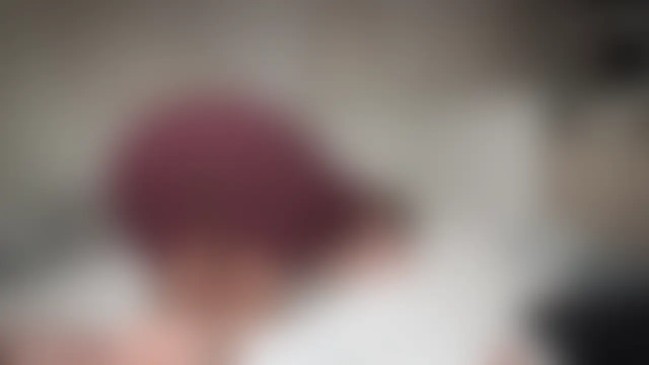 パイパン巨尻素人が緊張しながら大開脚!アナル処女喪失→初めてのアナルSEX開発
清楚系OLが密かに抱いていたアナルへの好奇心がついに爆発。
パイパン巨尻をカメラに晒し、緊張で震えながらM字大開脚。
ローションまみれの指でゆっくりほぐされ、処女尻穴に生チ●ポが初挿入!
「お尻…入ってるっ…!」と涙目で喘ぐも、痛みが快感に変わり、自ら腰を振り始める。
ピストンで尻肉をブルブル揺らし、開発されていくうちに「もっと奥まで突いて!」と淫語連発。
尻穴を見せつけ、処女完全喪失。放心状態で「また…してほしい…」と呟く。 (2/2)