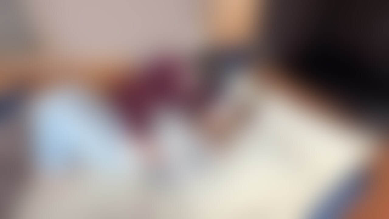 ソファーで濃厚なキスを繰り返し中出しSEXする不倫妻！
キスでムラムラし始める姿がエロすぎる！ (2/2)