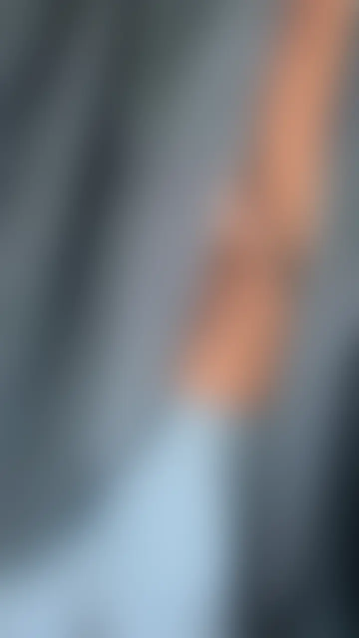 Ti○derで出会った子にローター入れてデート。感度良すぎて外で喘ぎまくりwww
______________
お久しぶりです!AVで勃たなくなってしまったEDサトシです。
ti○derで新しい女の子を捕まえるのに苦労しましたw
今回の子は
あいりちゃん28歳!美巨乳!!
この子…感度抜群なんです‼️‼️
僕はいつも通り
人がいてもお構いなしにスイッチオンするのですが
あいりちゃんもどこだろうと思いっきり喘ぐんです!!
僕の方がこういうプレイに慣れてるはずなのに
あいりちゃんの喘ぎ声が大きすぎて
びっくりしちゃいましたw
しかもかなり感じててすっごい気持ちよさそう…
(まじでAV女優より素人の女の子の方がエロい。)
まじで反応可愛いです。
えっちは
元カレと2ヶ月前にしてから全然と男の子とえっちなことはしてないそう。
もちろん散歩後はレンタルルームに行って
いっぱいいじめてあげました☺️
びしょびしょのアソコを
ローター入れたままぐりぐり押し付けたり、
乳首を摘んだり。
くたくたになるまでいじめてあげました。
(というか濡れすぎw)
部屋の中でも喘ぎ声は大きく、
絶対隣の部屋の人まで聞こえてました🫣
今回もイったらsexはなし。
イくのを我慢してる姿も可愛かった…
もちろんイかせるんですけどねwww
本人は、イってないと言い張り、
しっかりイったくせに
もっとえっちしたいという視線をすごい送ってきましたw
どんだけえっちしたいのw
今回、プロの方に女性器のモザイクの編集をしてもらったので
すっごいキワキワです…!
女性器の肉まで見えて
後から見返してもエロすぎました…
反応が可愛すぎて2回目も撮りたい女の子。
ぜひ見てほしいです!!
_____________
本編:マスク顔出し (2/2)