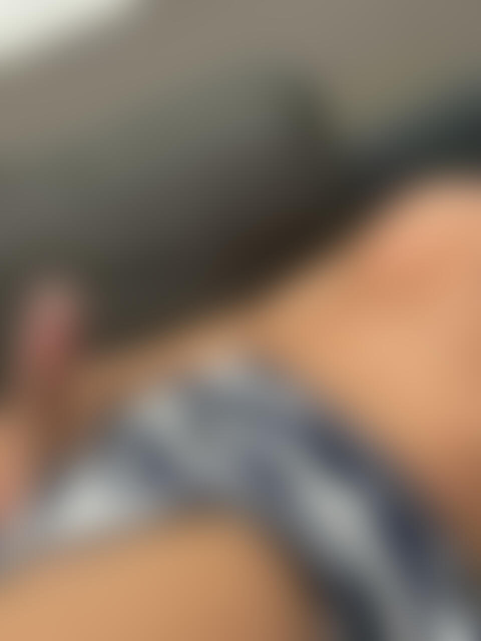 今回は着衣からひょっこり勃起チンコ画像です‼️ sample 1
