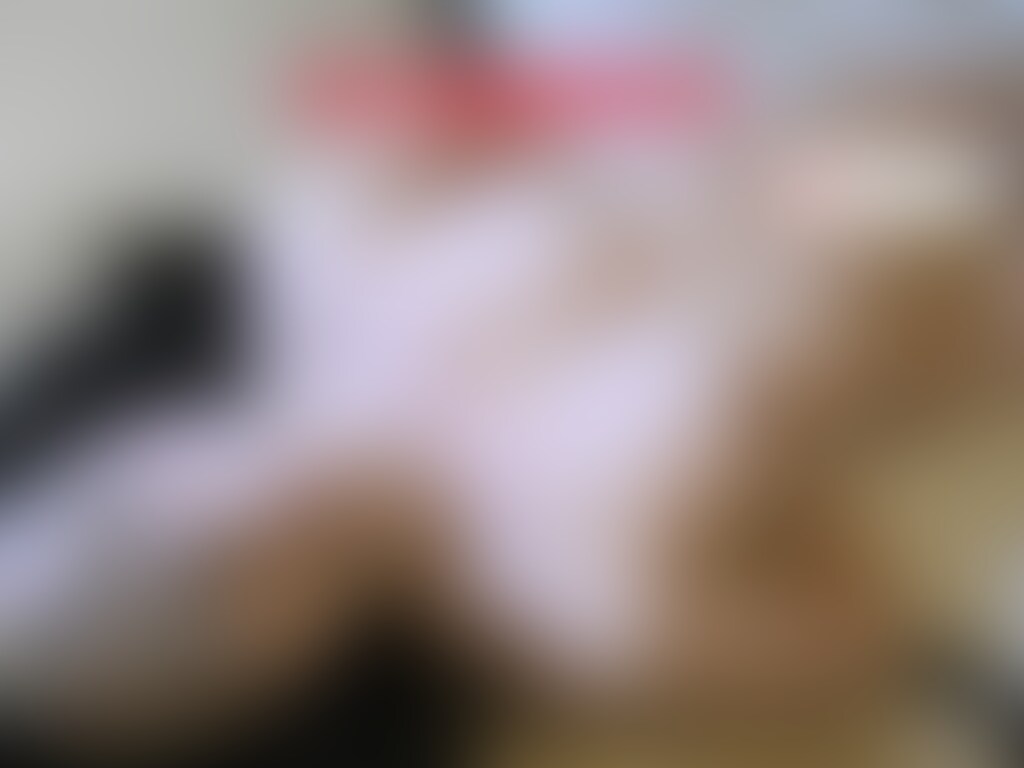 🎀M女○○○ローター＆バイブ責め

大股開きに縛り上げられた素人美人OL。ローターがクリ●●●にぴったり当てられたまましばらく放置にされ、その後はバイブのピストン挿入で責められていい声でよく泣いています。 (2/2)