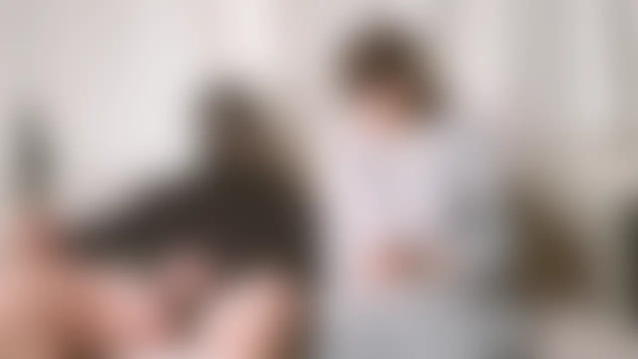✨️梨々香先生が裏垢男子デビューをお手伝い！？先生と初ハメ撮り頑張りましょう✨️

【別カメラバージョン】

裏垢男子デビュー希望の男性と先生で緊張の初ハメ撮り♥
上手く撮れるか分からない緊張と、眼の前にKカップがある興奮でドキドキですね☺️

最初なんだし欲望の赴くままにエッチしてリアルなセックス撮りましょうね💕 (2/2)