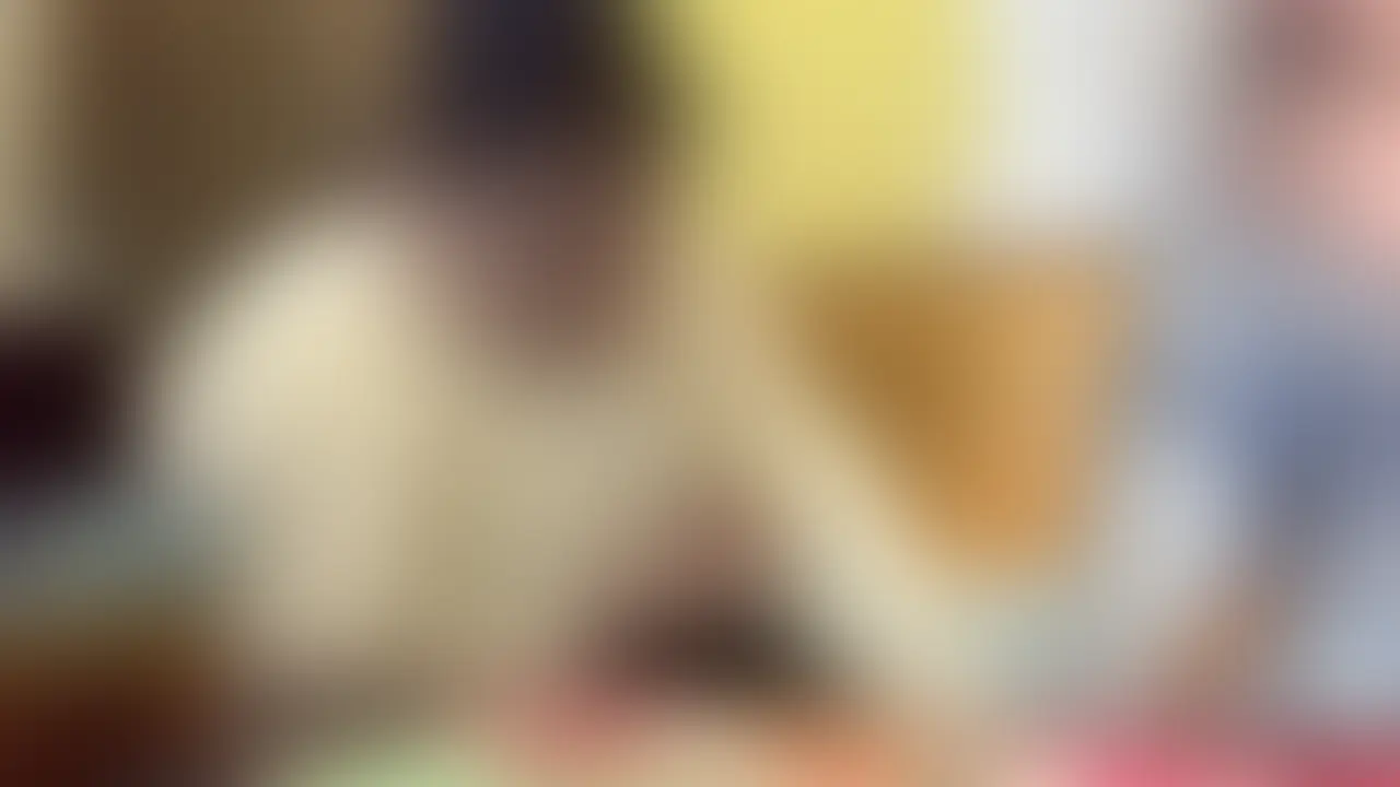 3Pするために九州から来てくれた看護師さん、宿泊してから飛行機までの時間が余るとのことで『少し遊んでから帰ろうか?」「うん」当然こうなるよねーって展開😆
セックスするためだけに都内に来てくれた女子さん、前日に3Pしたり食事したり、いろいろ話もしたんだけど実はセフレに会いにこっちに来ることは結構あるみたい
一夜明けて、翌日は友達とご飯たべて帰るという話を訊いてたけど、友達に会うまでに時間は空いてるらしい
満喫行こうしたら、いまは本人確認結構うるさくなったようでマイナンバーカード持ってないので入れず、
『じゃあ、少し歌でもうたってから帰ろうか?』『うん』
記念に動画回しながら歌でも歌おう!⇒いまここ (2/2)