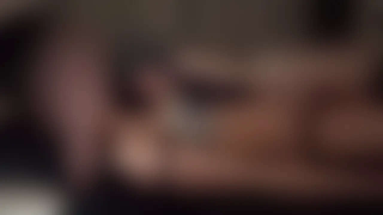 いつもいじめてくる女の子の潮吹きま◯こにバックで突きまくりました (2/2)