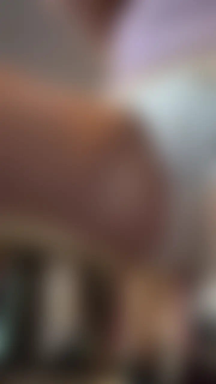 おでかけから帰ってきて即オナニーしたときの♡
このアングルえっちでしょ〜🥰
もっとたくさんイきたかったんだけど、途中で宅配便が来ちゃって…
急いで服で隠して出ていった笑
パンツギリギリ見えてなかったはず😇 (2/2)