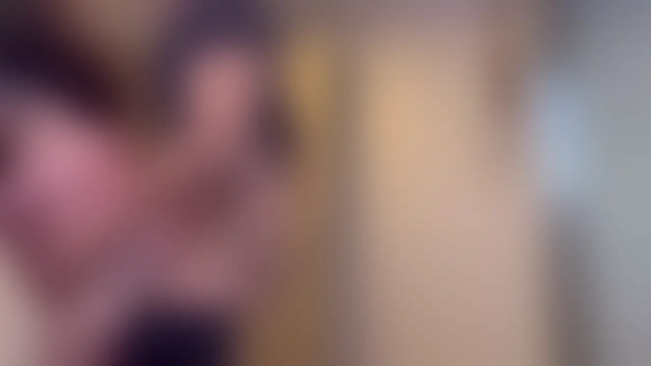 『エレベーターホールSEX💓』
フル動画単品販売のご案内になります💓
ビジネスホテルで「部屋よりエレベーターホールがドキドキするよね」って、エレベーターホールでSEX💓
途中で親子連れが来てビックリ!バレてなくてホッとしたけど、そのスリルで余計に興奮しちゃった☺️💗 (2/2)