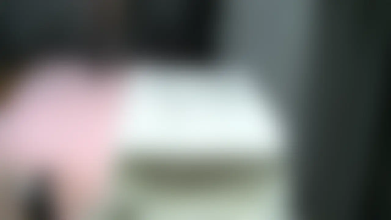 （特典映像）新人素人モデル、モモちゃんのTバックランジェリー&M字開脚&パンチラ撮影まで (2/2)