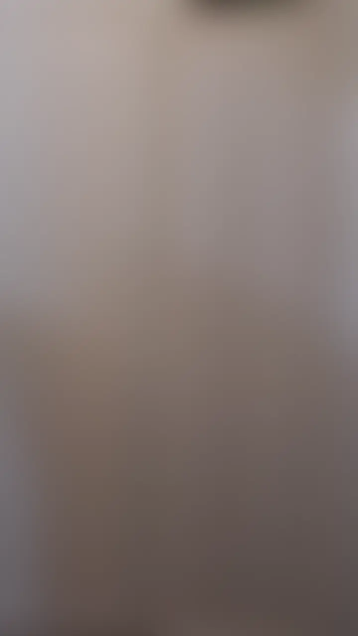 更衣室に乱入するとかなり驚きながら身体を隠して後ずさりしておりました。
しかし更衣室に逃げ場はありませんので、抱き寄せてキスしながらおっぱいも揉みしだいちゃいます。
困ったように笑いながら「ねぇちょっと…ダメですよ!」と私を諫めようとしておりましたが、興奮真っ只中の私はビンビンのちんぽを見せつけながらヌいてほしいと訴え続けました。
「え…えぇ…ダメですよ…」と困り果てている彼女をひざまずかせてお口の中にちんぽを突っ込んじゃいます。
じゅぽじゅぽといやらしい音を響かせながら諦めたような表情でフェラチオしてくれる姿にさらに大興奮です。
時折苦しそうに呻きながらも、早く射精させてしまおうと激しく咥えてくれるので思わずお口の中で大量発射してしまいました。
こんなことをされても最後まで笑顔でいてくれたので、頼み込めば本番もやらせてくれそうですねw (2/2)