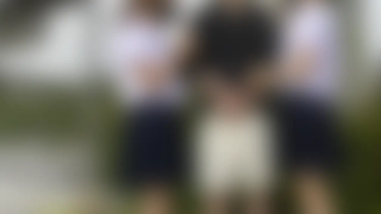 【みうの夏休み】１５分５５秒
『あの夏の日、僕は、2人の痴女と出会った。』

フェチ要素【露出/先輩後輩/CFNM/複数プレイ/左右から耳元で淫語/乳首責め/手コキ】 (2/2)