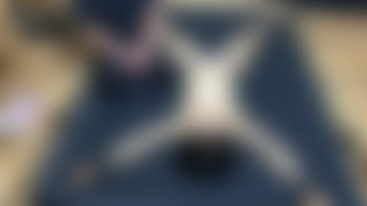 【くすぐりの新星】
今回登場するのは、くすぐり界の新星。
ベッドの上でぬるぬるローションを使い、2人がかりでくすぐっていきます。
1人は足元、もう1人は上半身を担当。
ローションで滑りやすくなった身体に、逃げ場はありません。
同時に攻められるくすぐりに、
始まってすぐに大爆笑。
笑いをこらえようとしても耐えきれず、反応はどんどん大きくなっていきます。
終始止まらない笑いとリアルなリアクションを、
ぜひご堪能ください。
再生時間
40:38 (2/2)